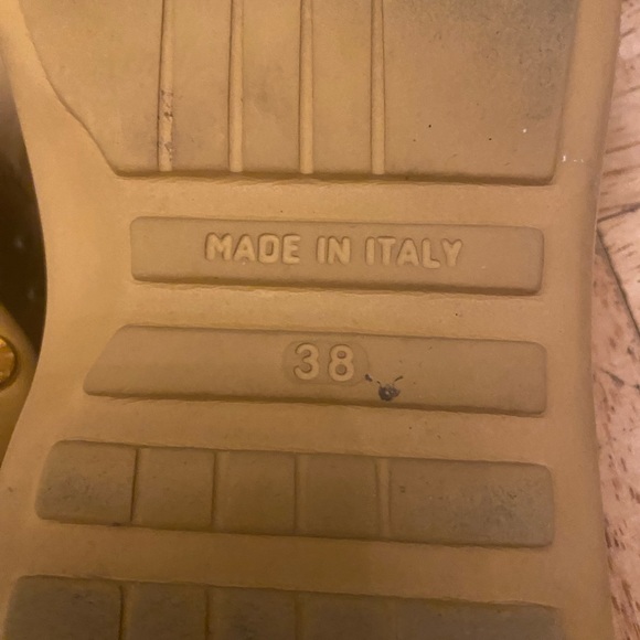 LV sandals Size 38 like new - Picture 6 of 6